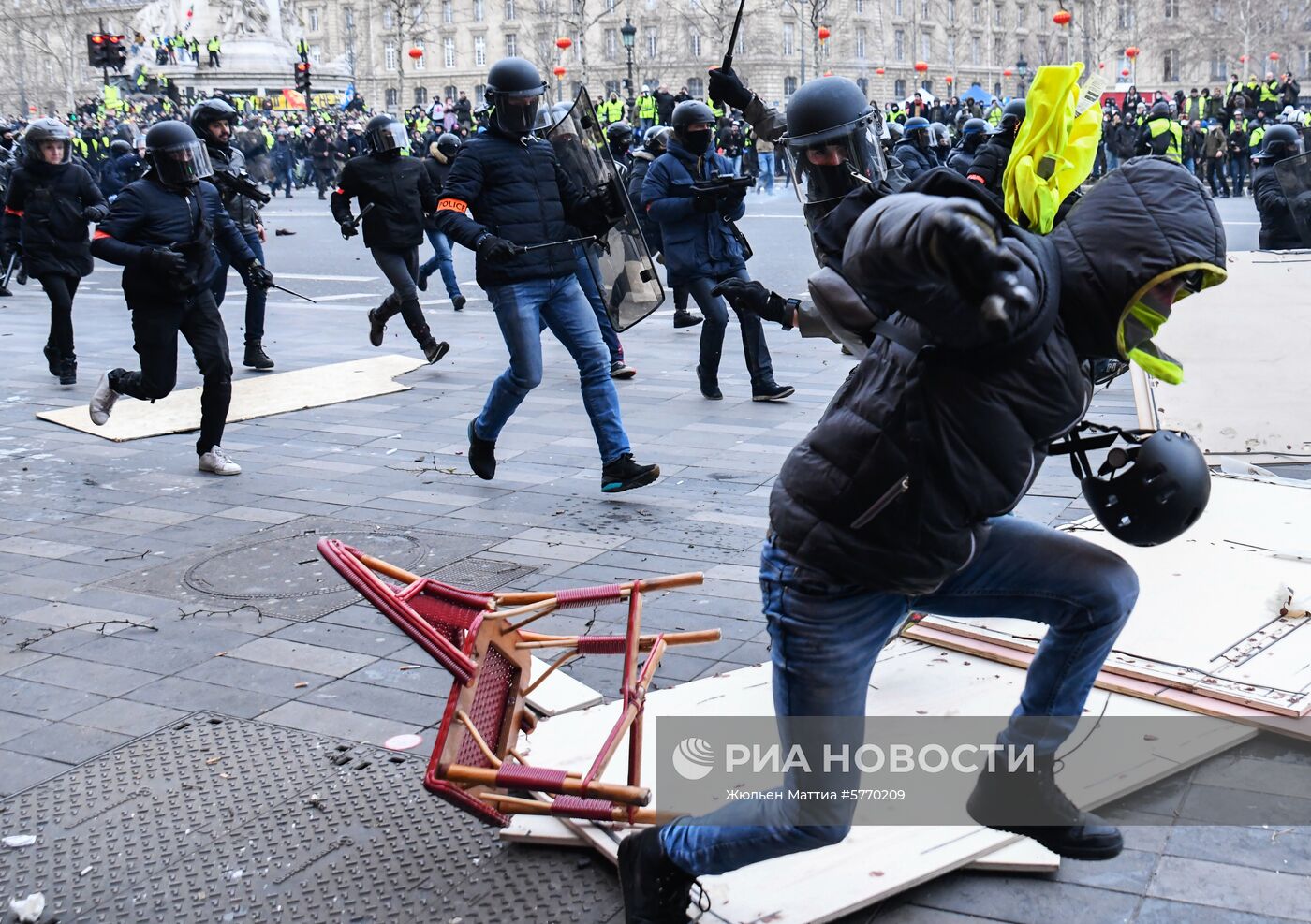 Акция протеста "жёлтых жилетов" во Франции