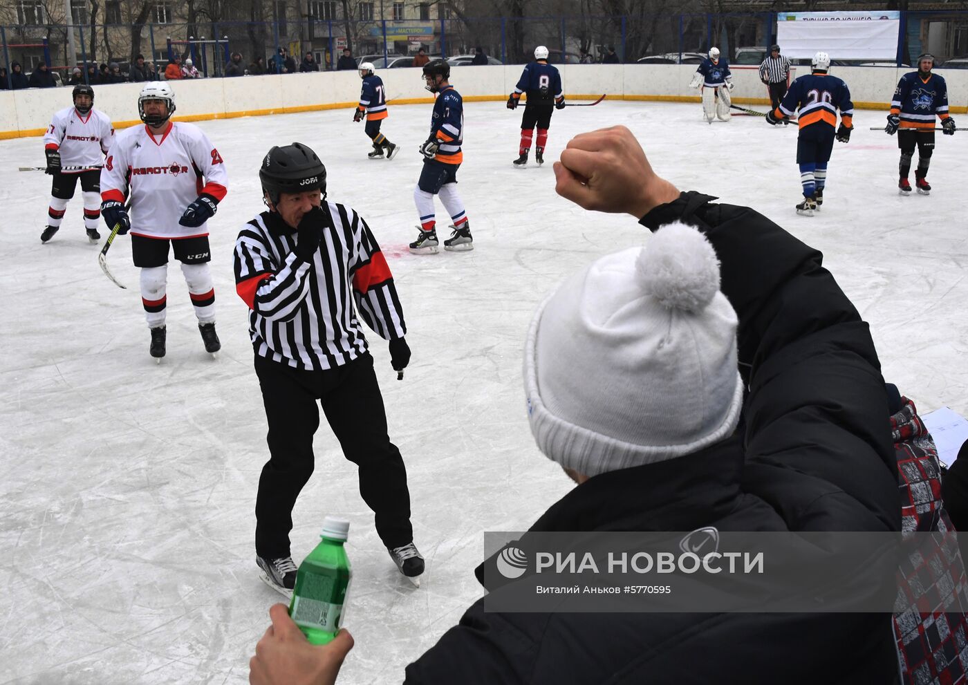 Турнир по дворовому хоккею во Владивостоке