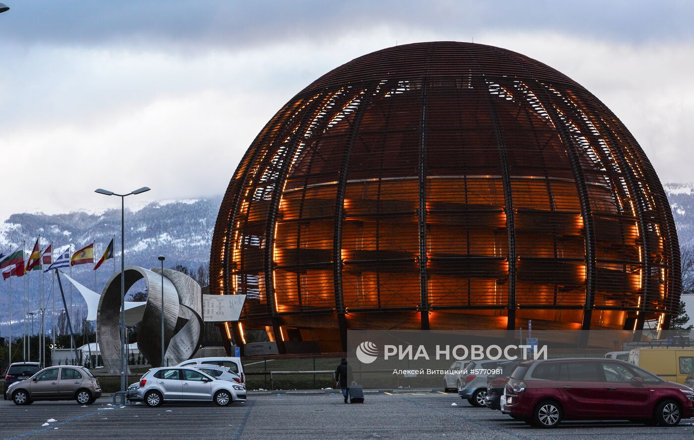 Глобус (The Globe) - символ Европейского совета по ядерным исследованиям ЦЕРН (CERN) в Женеве. Место: Швейцария, Женева. Автор: Алексей Витвицкий/РИА Новости. Города мира. Женева