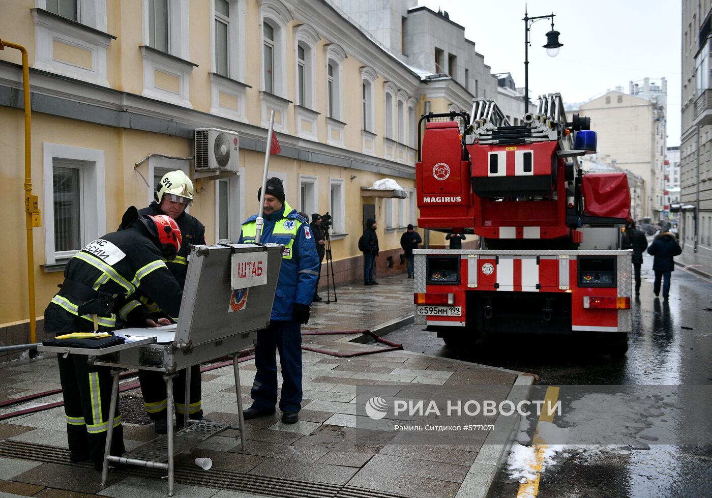 Пожар в жилом доме в центре Москвы