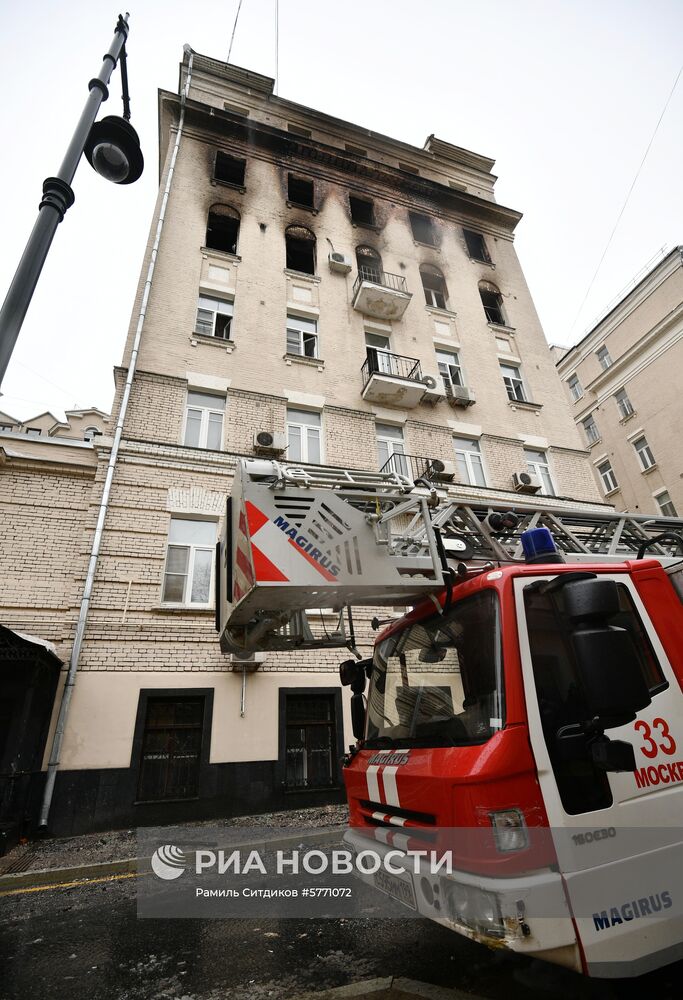 Пожар в жилом доме в центре Москвы