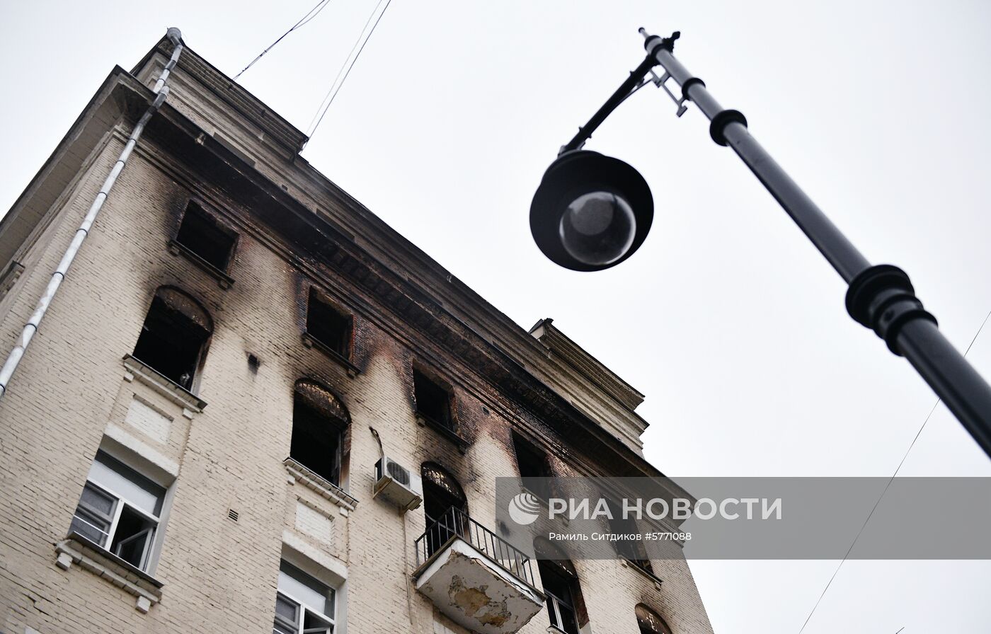 Пожар в жилом доме в центре Москвы