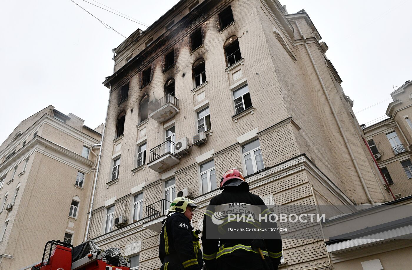 Пожар в жилом доме в центре Москвы