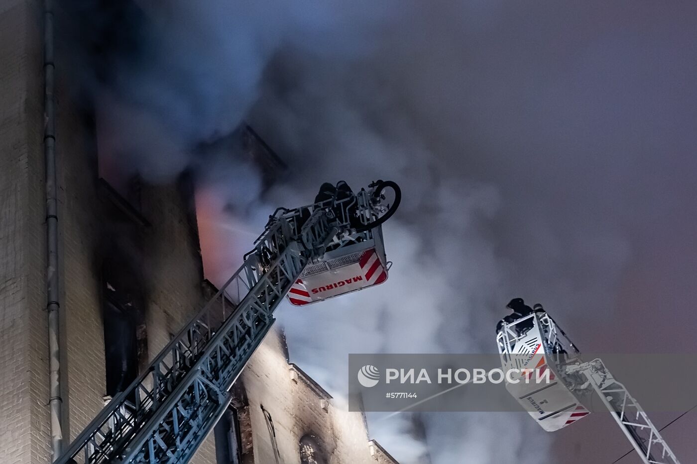 Пожар в жилом доме в центре Москвы
