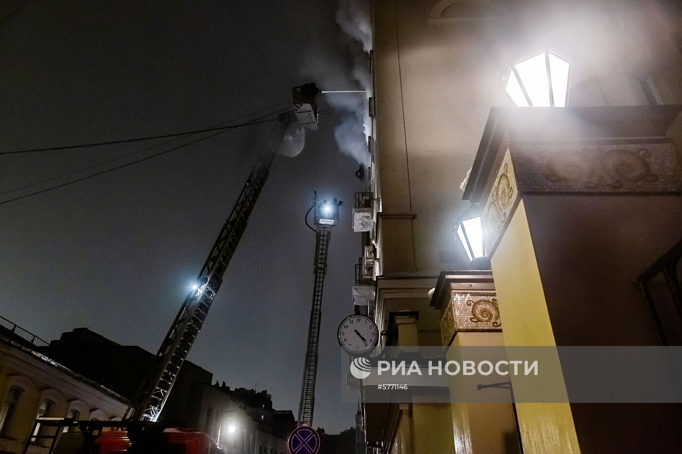 Пожар в жилом доме в центре Москвы