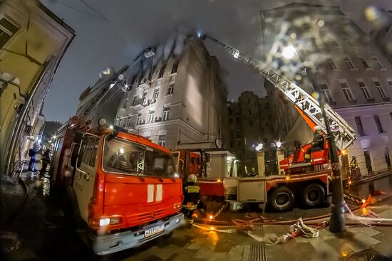 Пожар в жилом доме в центре Москвы