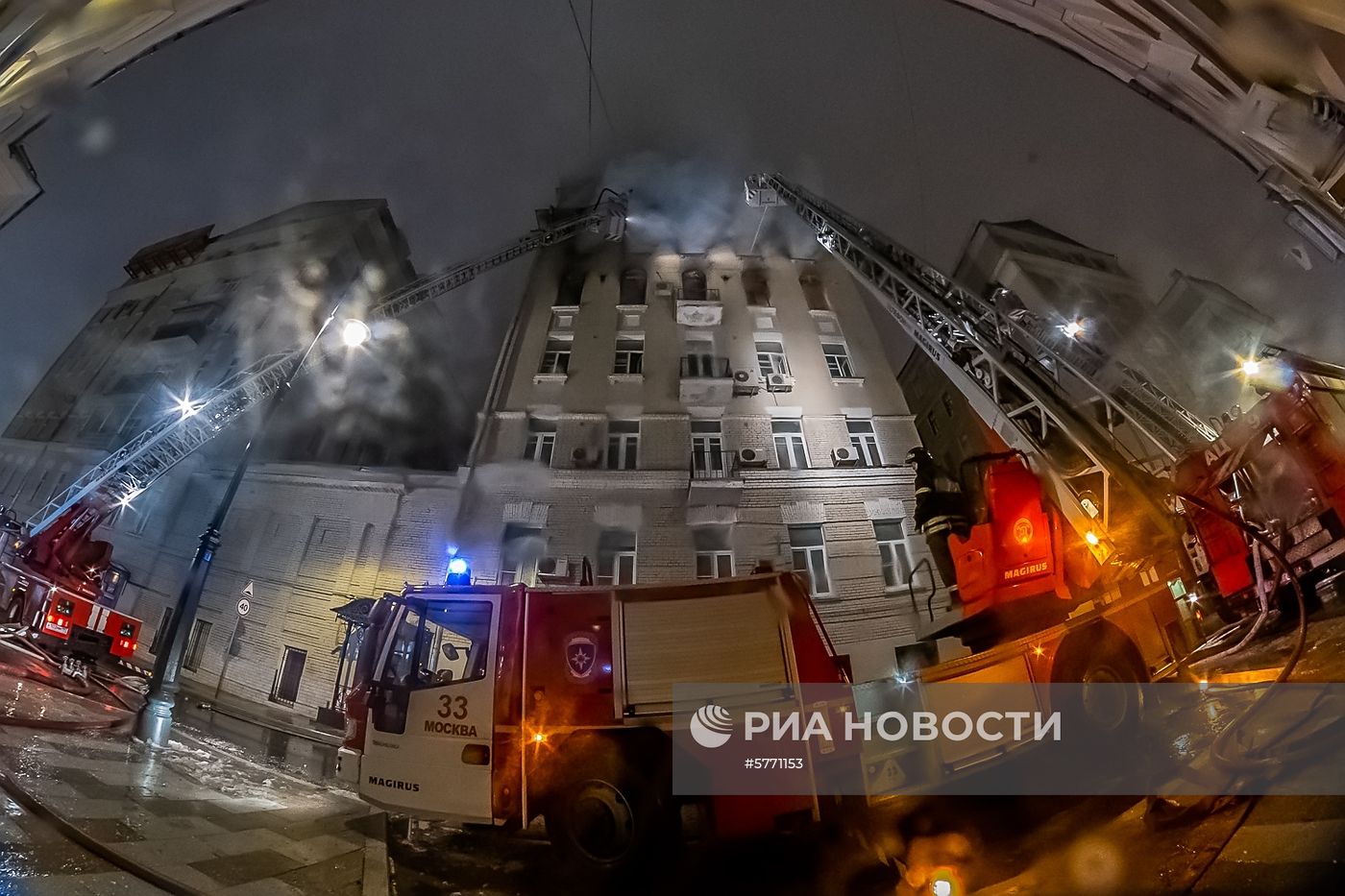 Пожар в жилом доме в центре Москвы
