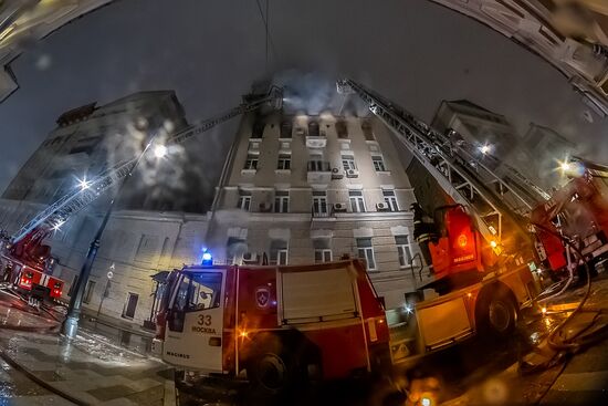 Пожар в жилом доме в центре Москвы
