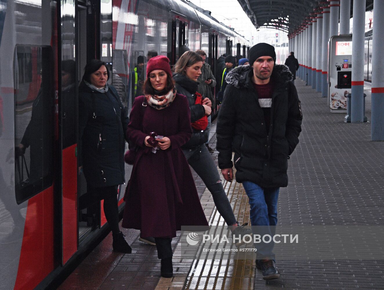 Запуск десятивагонного поезда «Ласточка»