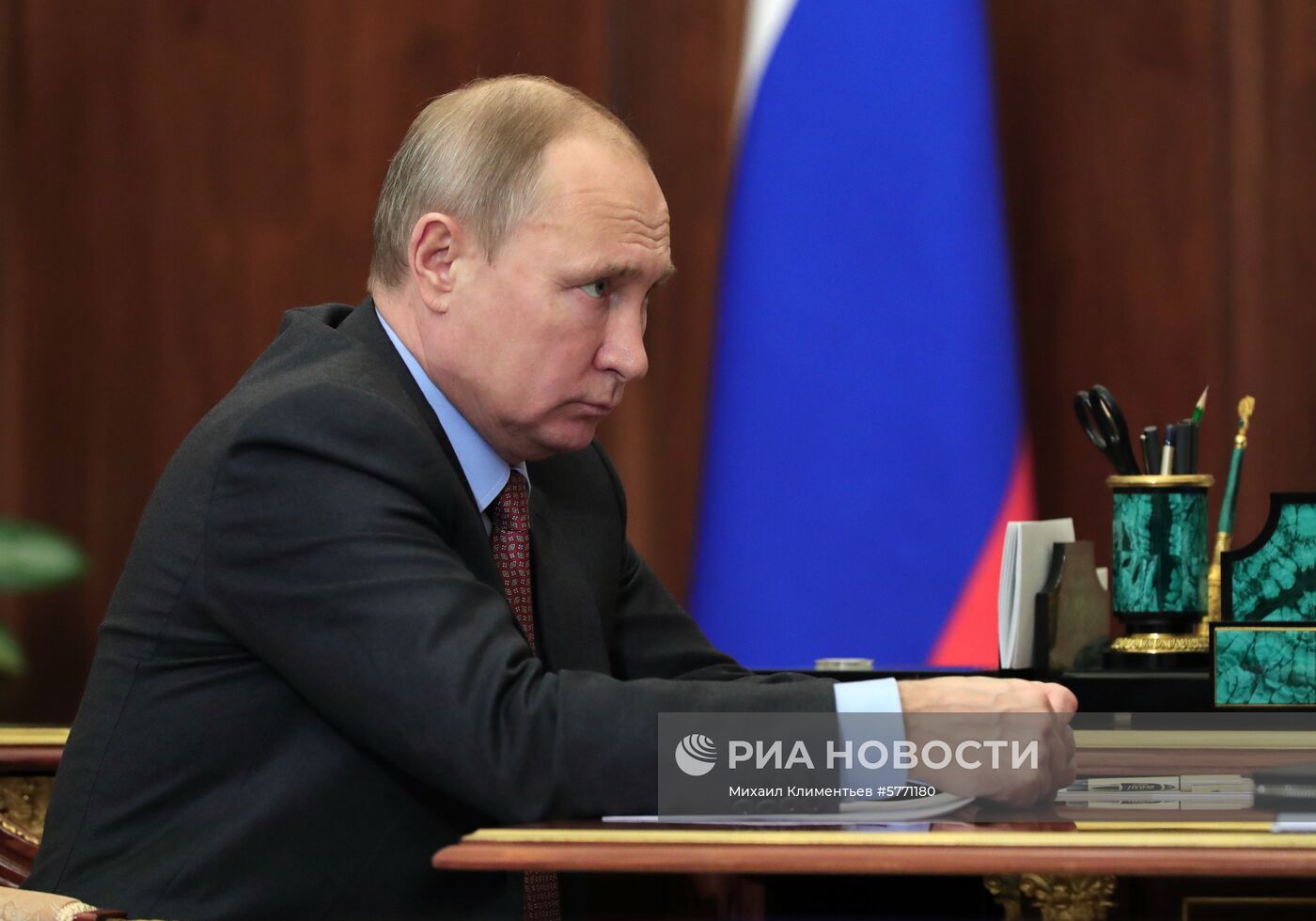 Рабочая встреча президента РФ В. Путина с главой "Роскосмоса" Д. Рогозиным