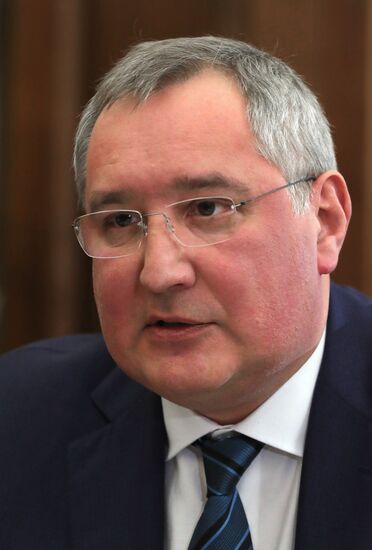 Рабочая встреча президента РФ В. Путина с главой "Роскосмоса" Д. Рогозиным