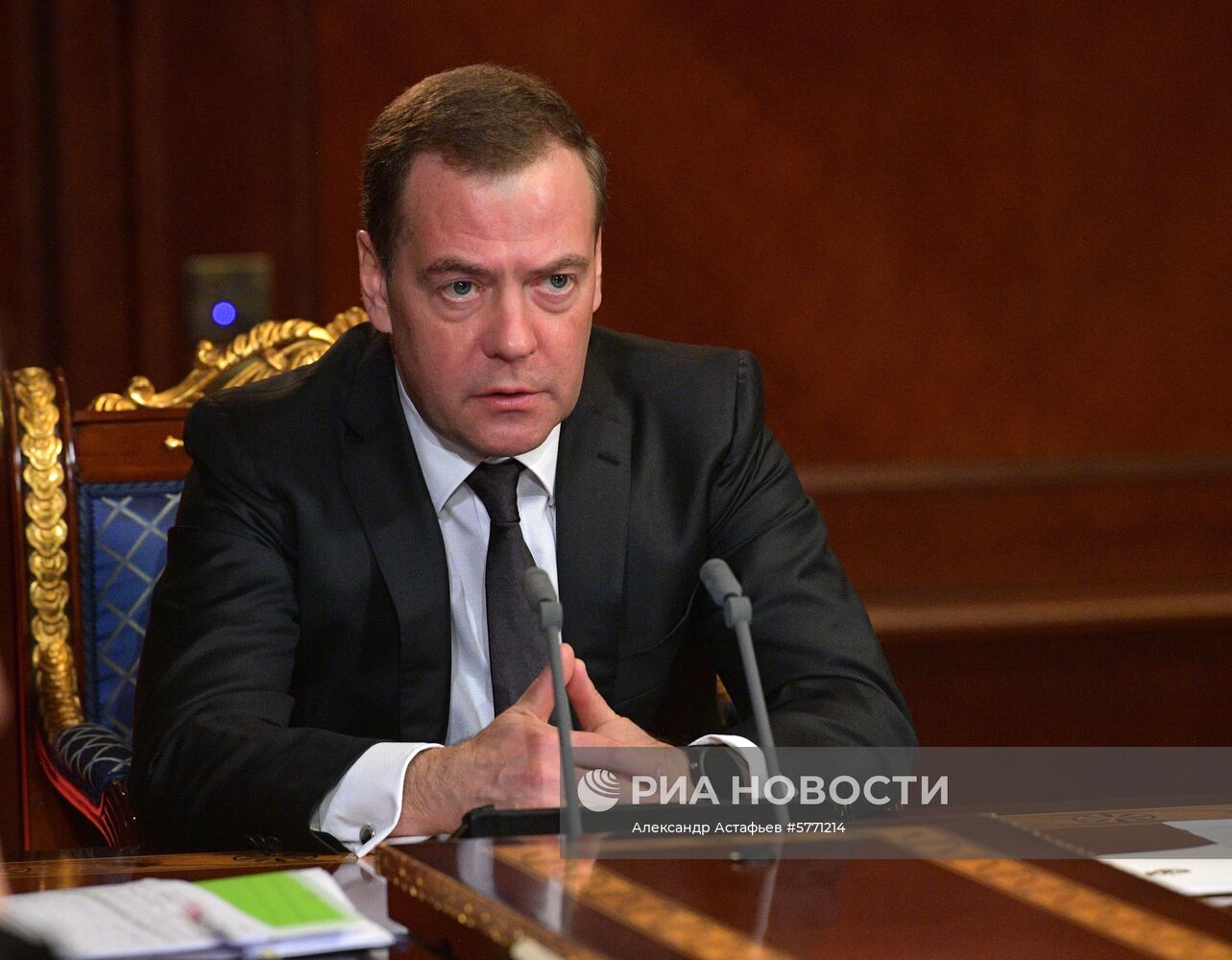 Премьер-министр РФ Д. Медведев провел совещание с вице-премьерами РФ