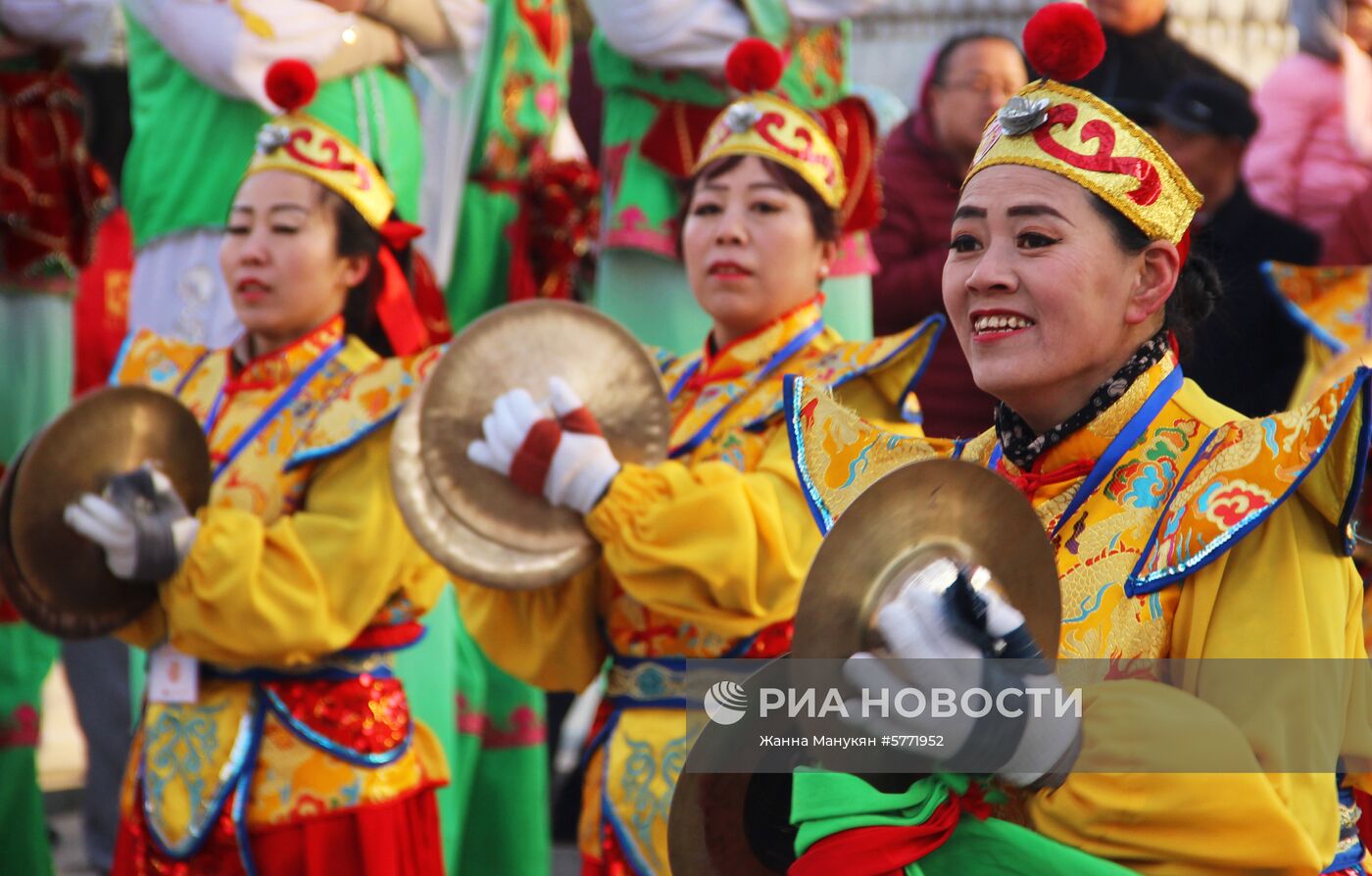 Жители Китая встретили год Земляной свиньи