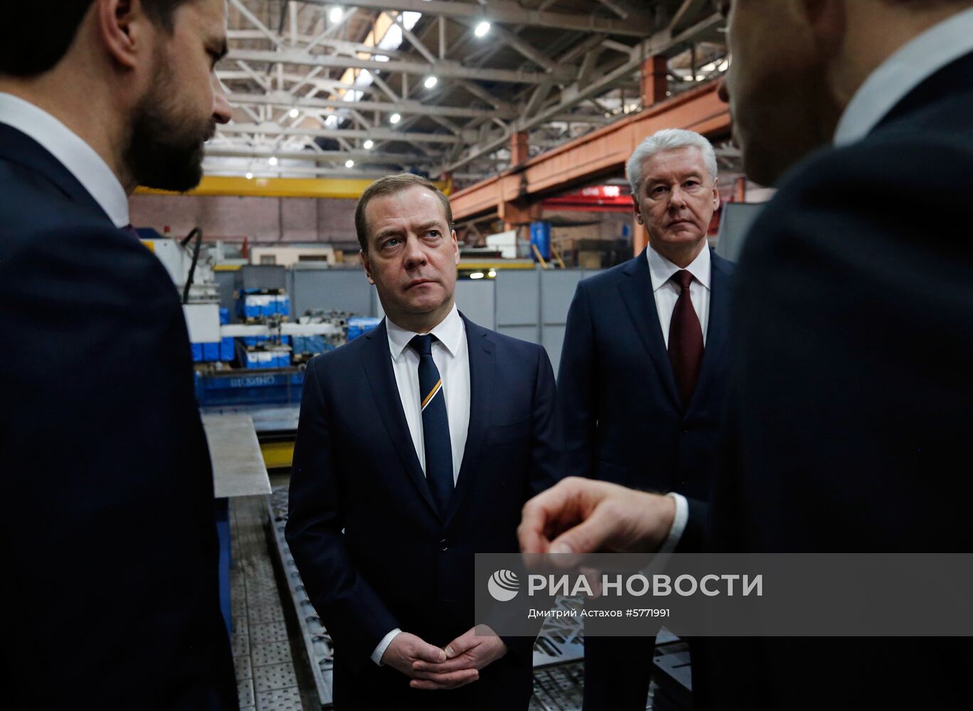 Премьер-министр РФ Д. Медведев посетил Щербинский лифтостроительный завод