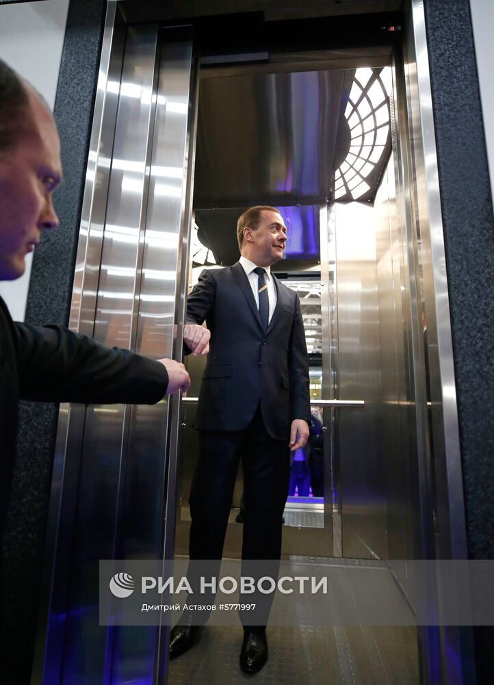 Премьер-министр РФ Д. Медведев посетил Щербинский лифтостроительный завод