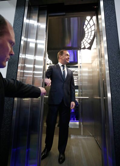 Премьер-министр РФ Д. Медведев посетил Щербинский лифтостроительный завод