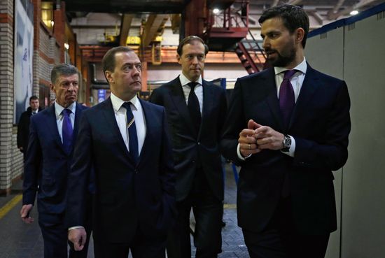 Премьер-министр РФ Д. Медведев посетил Щербинский лифтостроительный завод