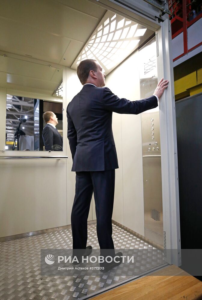 Премьер-министр РФ Д. Медведев посетил Щербинский лифтостроительный завод
