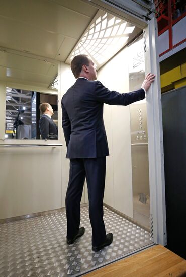 Премьер-министр РФ Д. Медведев посетил Щербинский лифтостроительный завод