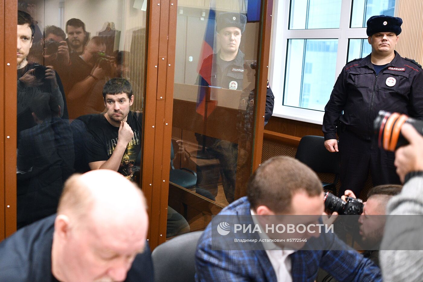 Рассмотрение ходатайства о продлении срока ареста П. Мамаеву и А. Кокорину