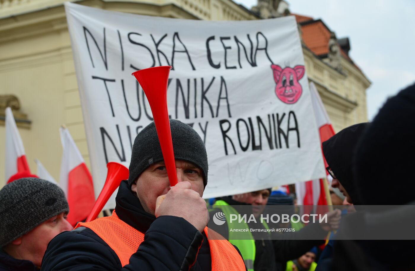 Акция протеста фермеров у президентского дворца в Варшаве