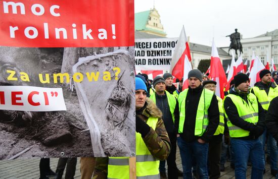 Акция протеста фермеров у президентского дворца в Варшаве