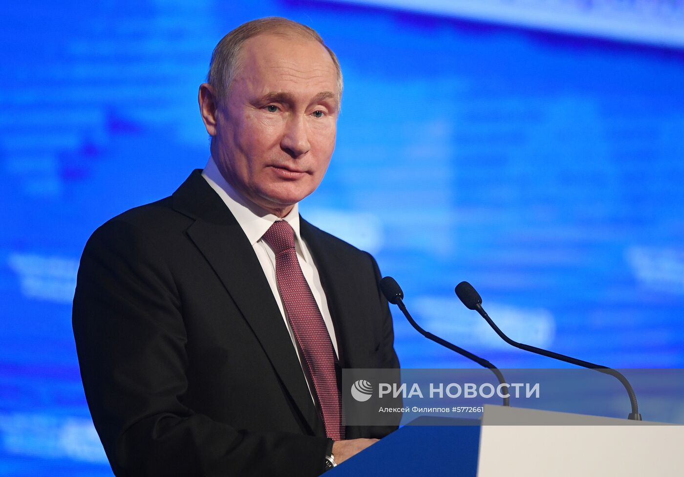 Президент РФ В. Путин принял участие в заседании форума "Деловой России"