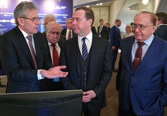 Премьер-министр РФ Д. Медведев принял участие в мероприятиях в рамках Года таблицы Менделеева