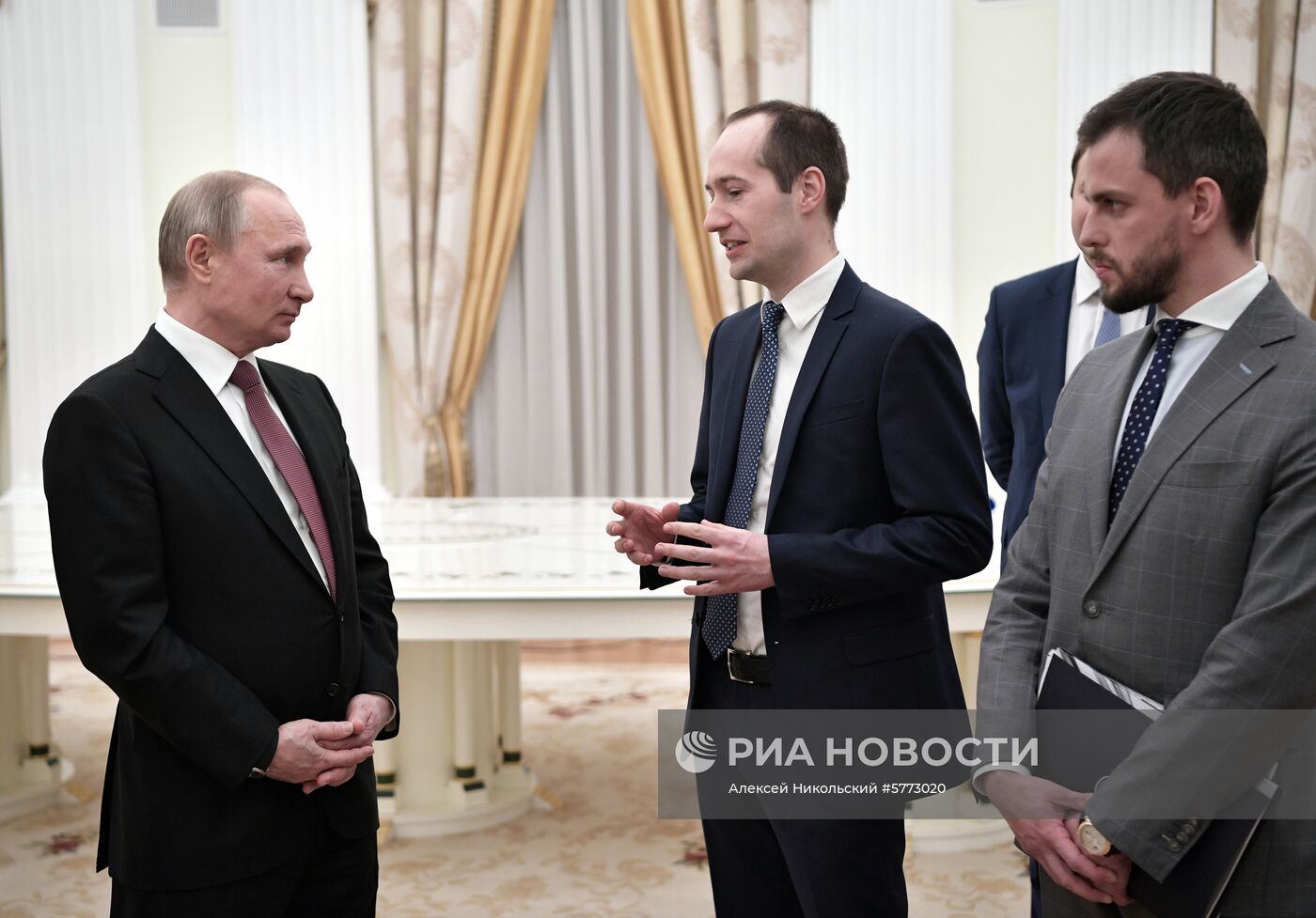 Президент РФ В. Путин встретился в Кремле с победителями национальной премии "Немалый бизнес - 2019"