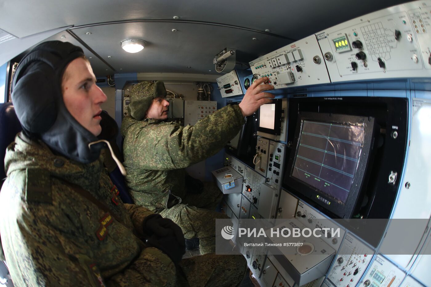 Арктический зенитный ракетный комплекс "ТОР-М2ДТ"