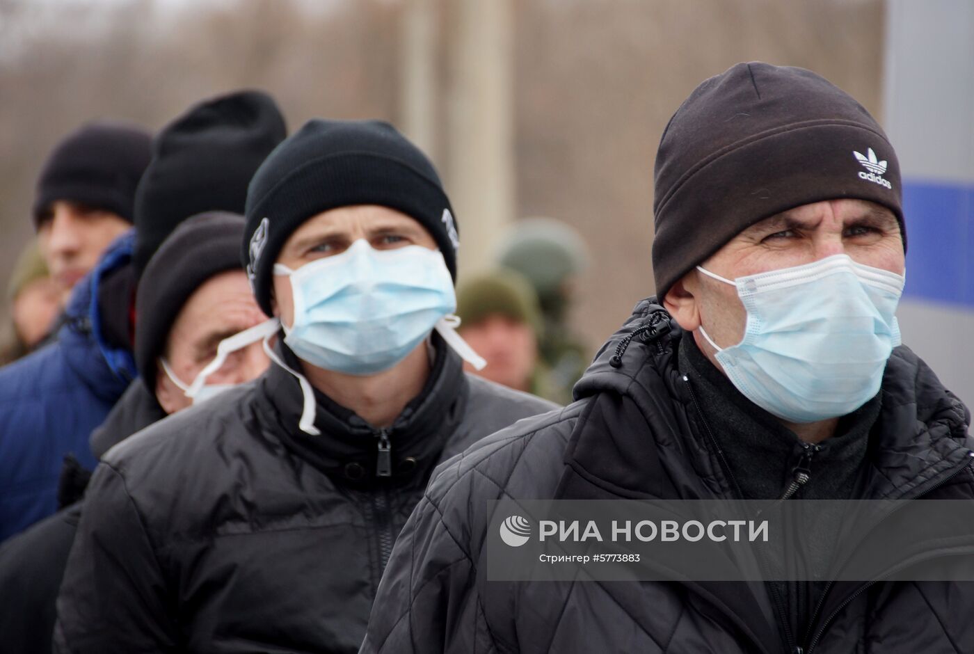 Передача заключенных Украине представителями ЛНР