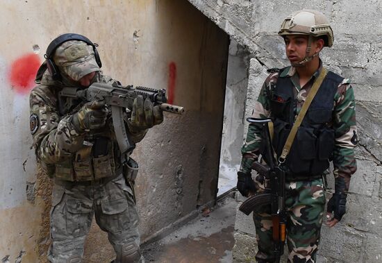 Подготовка сирийских военнослужащих российскими военными специалистами