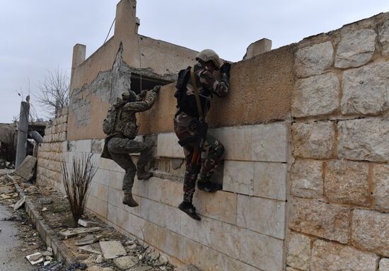 Подготовка сирийских военнослужащих российскими военными специалистами