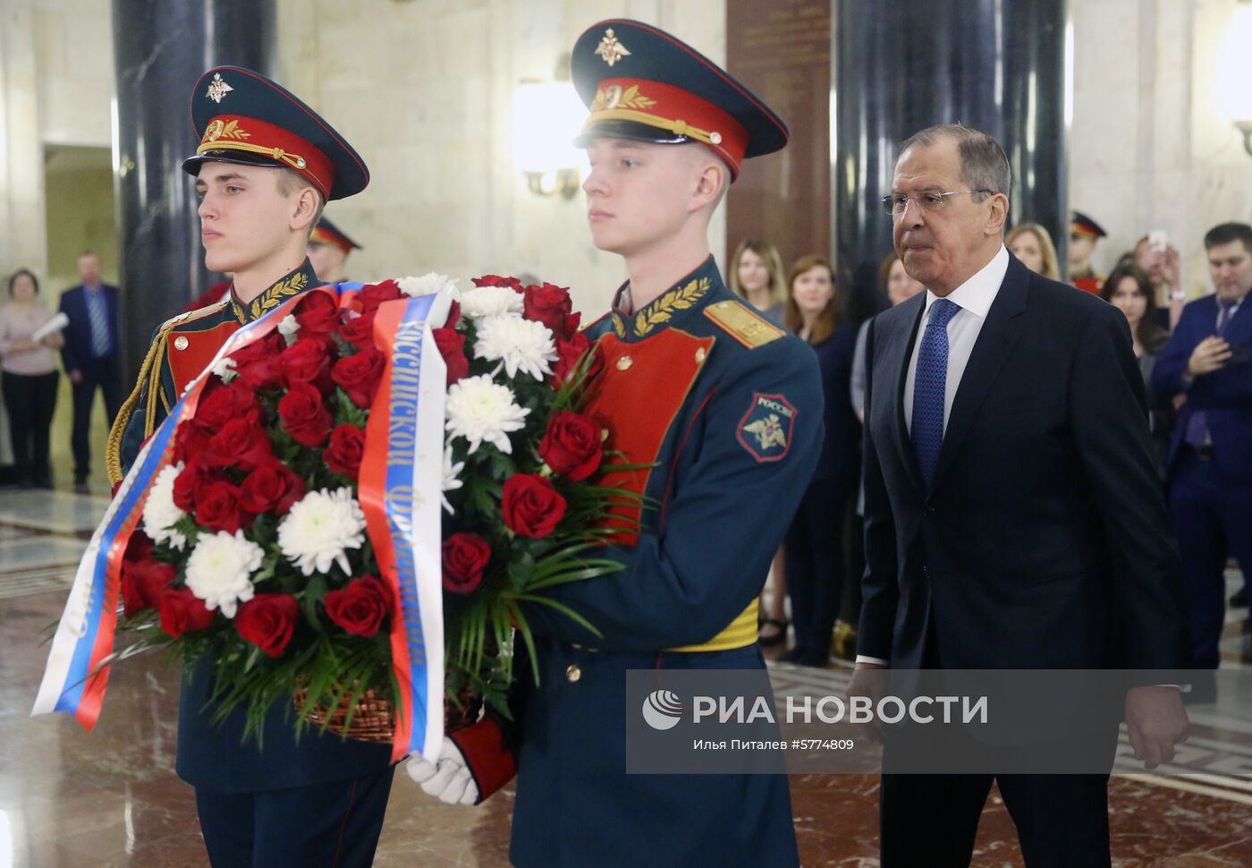 Глава МИД РФ С. Лавров возложил цветы к памятным доскам