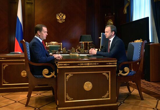 Рабочая встреча премьер-министра РФ Д. Медведева с сопредседателем фонда "Сколково" А. Дворковичем
