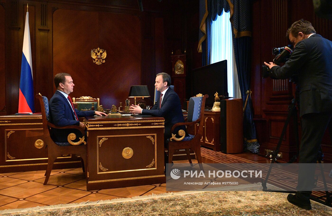 Рабочая встреча премьер-министра РФ Д. Медведева с сопредседателем фонда «Сколково» А. Дворковичем