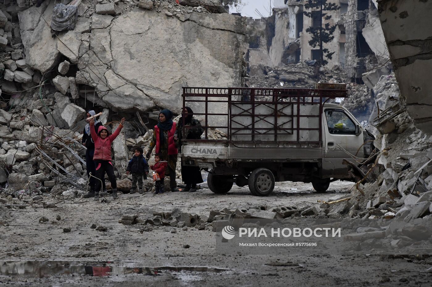 Жизнь в разрушенных районах сирийского Алеппо