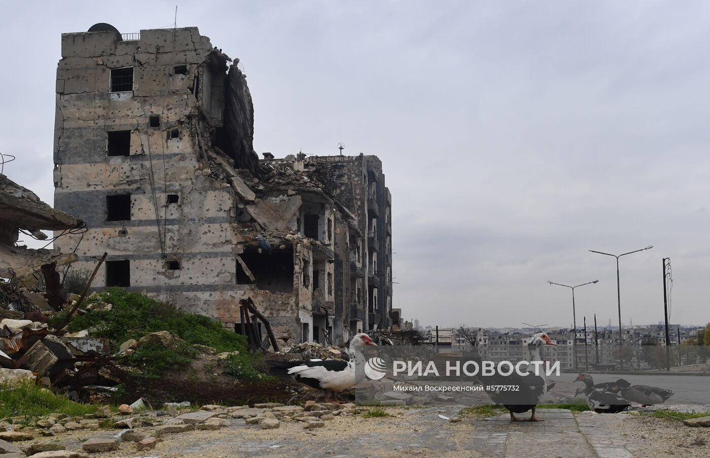 Жизнь в разрушенных районах сирийского Алеппо