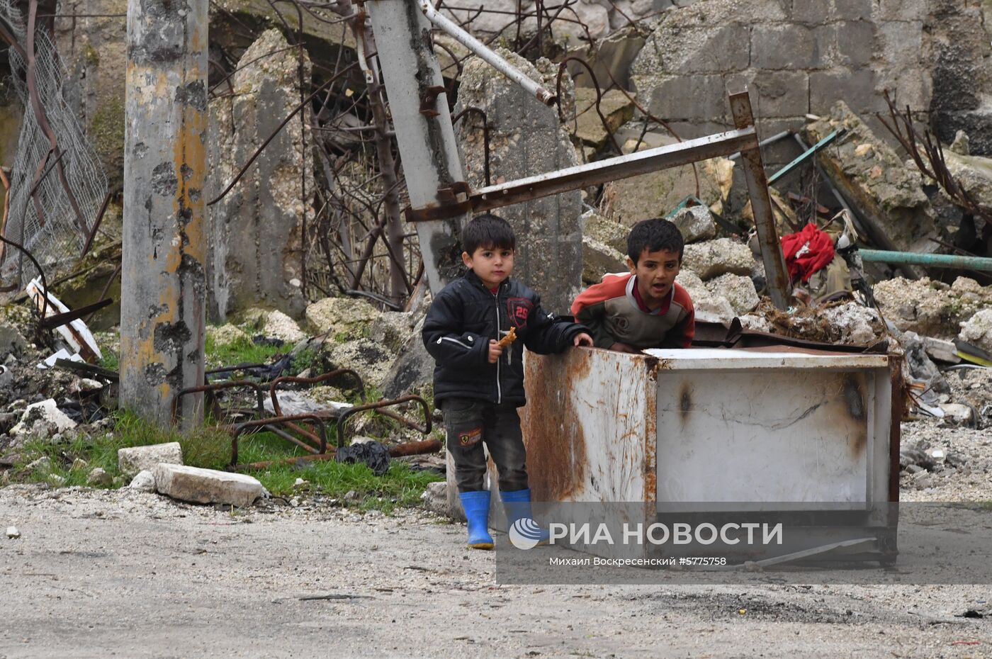 Жизнь в разрушенных районах сирийского Алеппо