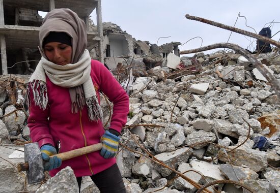 Жизнь в разрушенных районах сирийского Алеппо