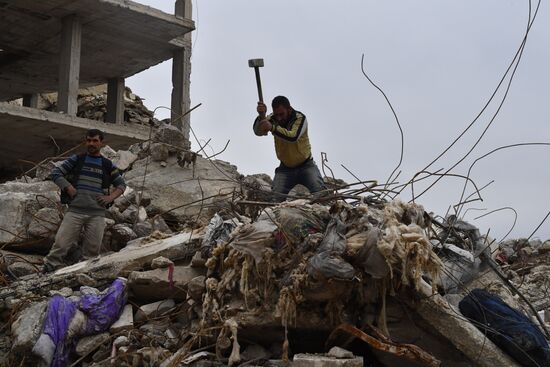 Жизнь в разрушенных районах сирийского Алеппо