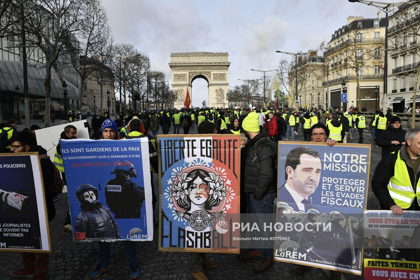 Акция протеста "жёлтых жилетов" во Франции