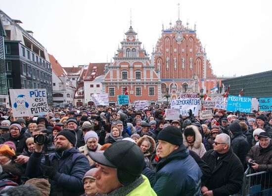 Акция в Риге в поддержку мэра города Н. Ушакова