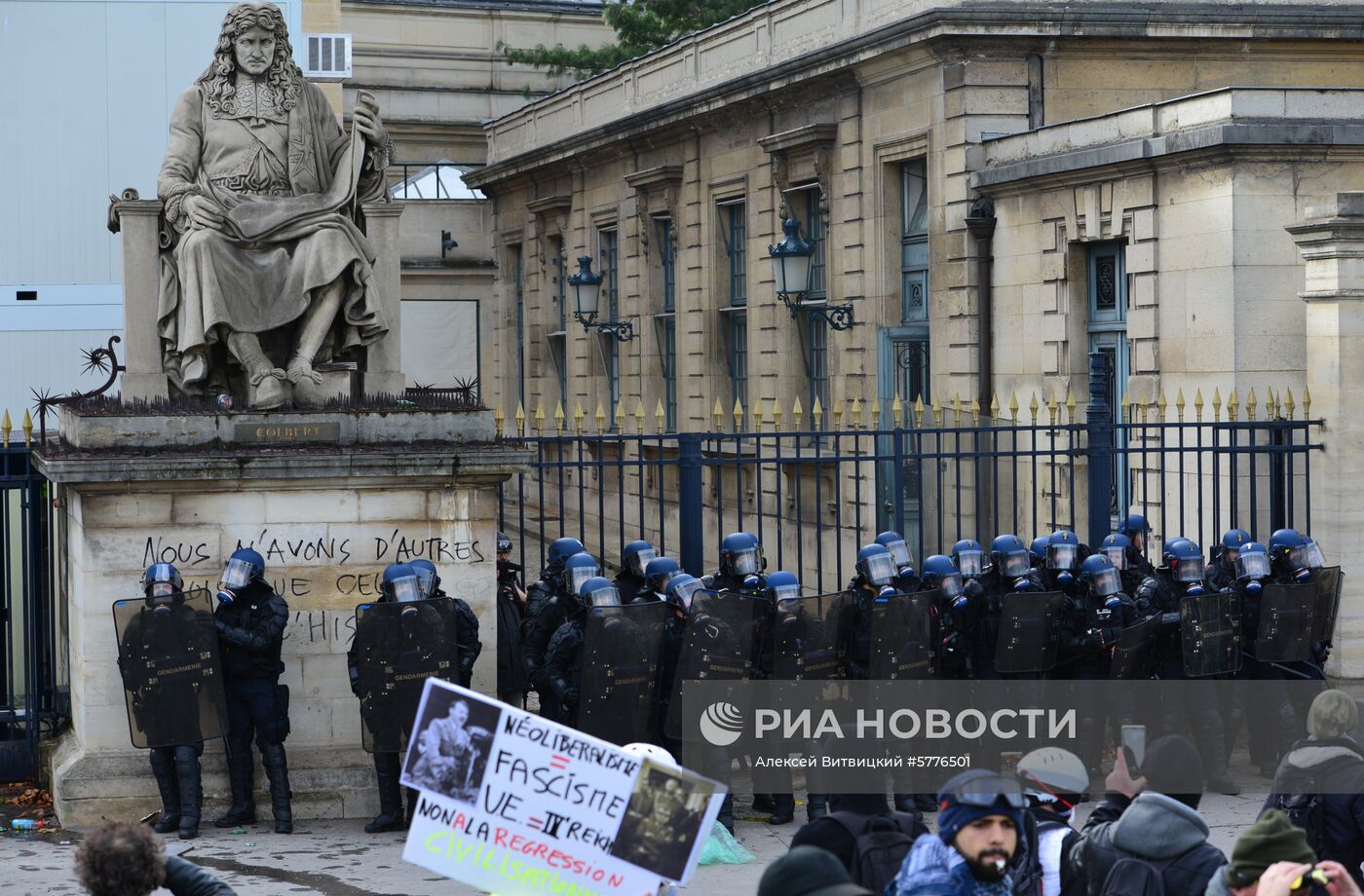 Акция протеста "жёлтых жилетов" во Франции