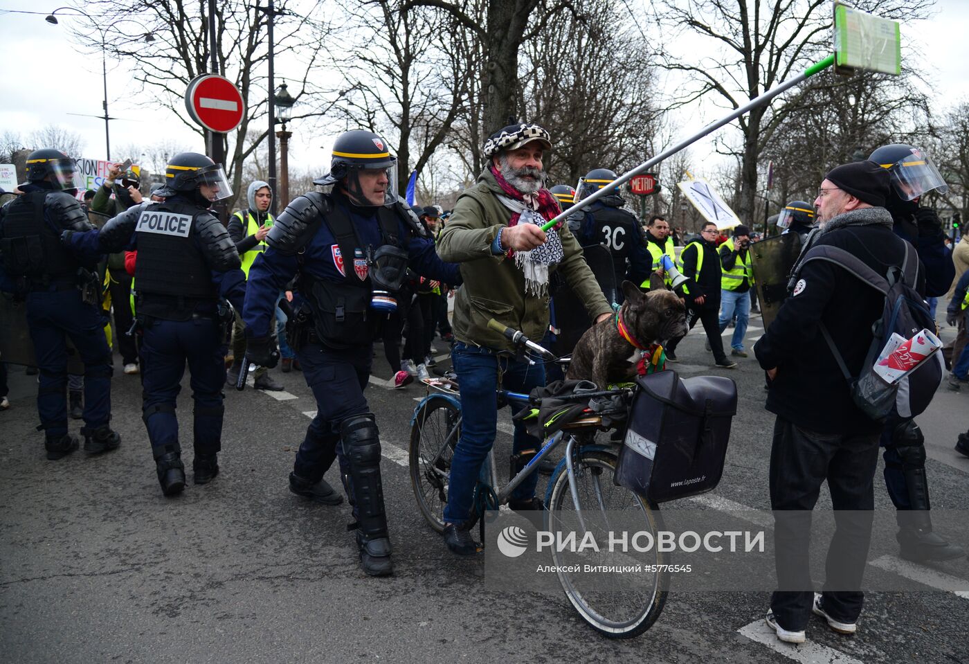 Акция протеста "жёлтых жилетов" во Франции