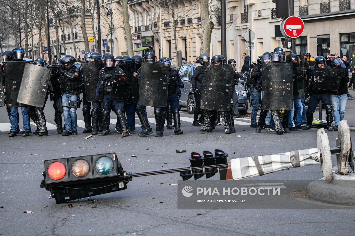 Акция протеста "жёлтых жилетов" во Франции