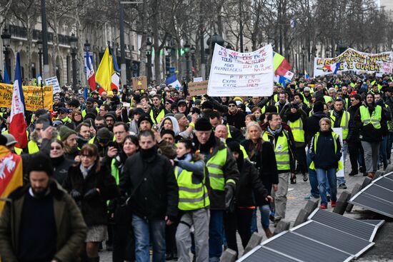 Акция протеста "жёлтых жилетов" во Франции