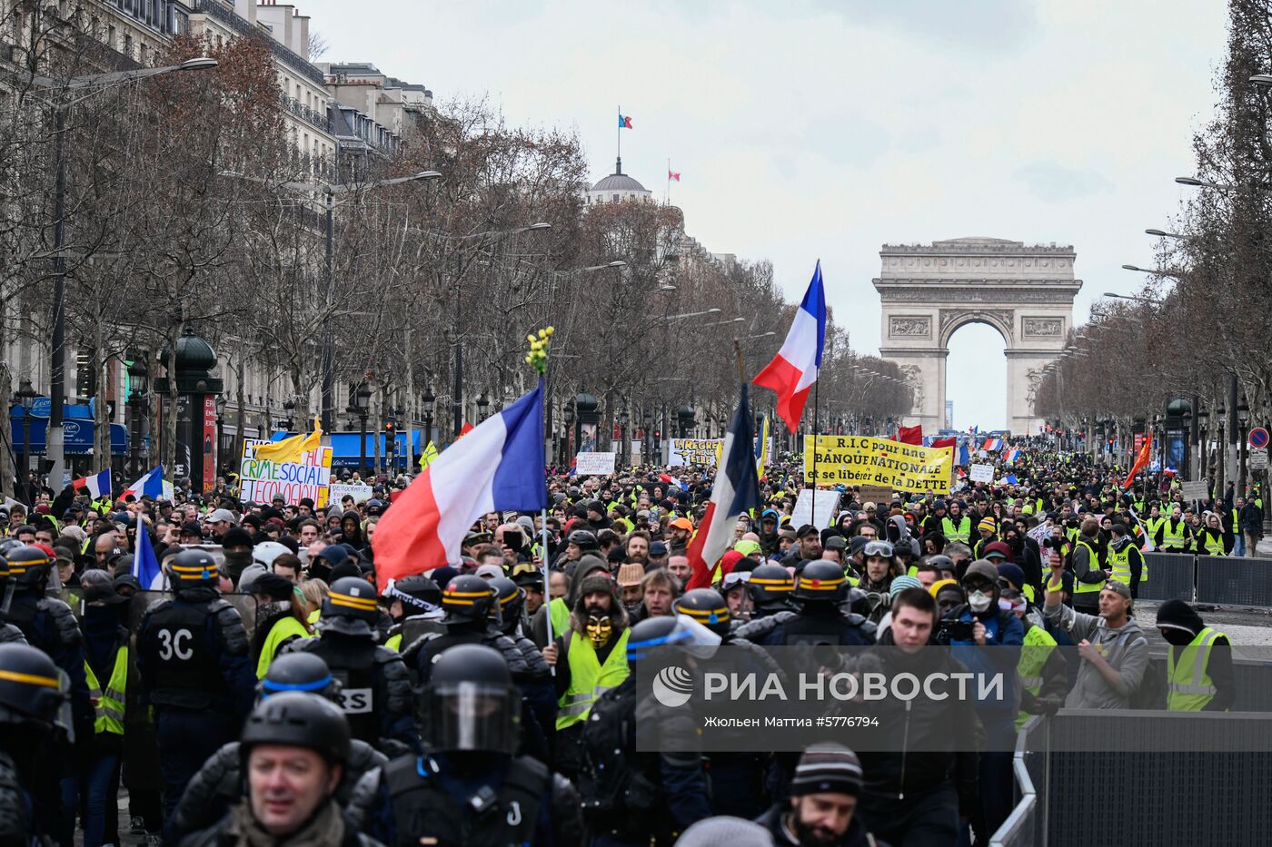 Акция протеста "жёлтых жилетов" во Франции