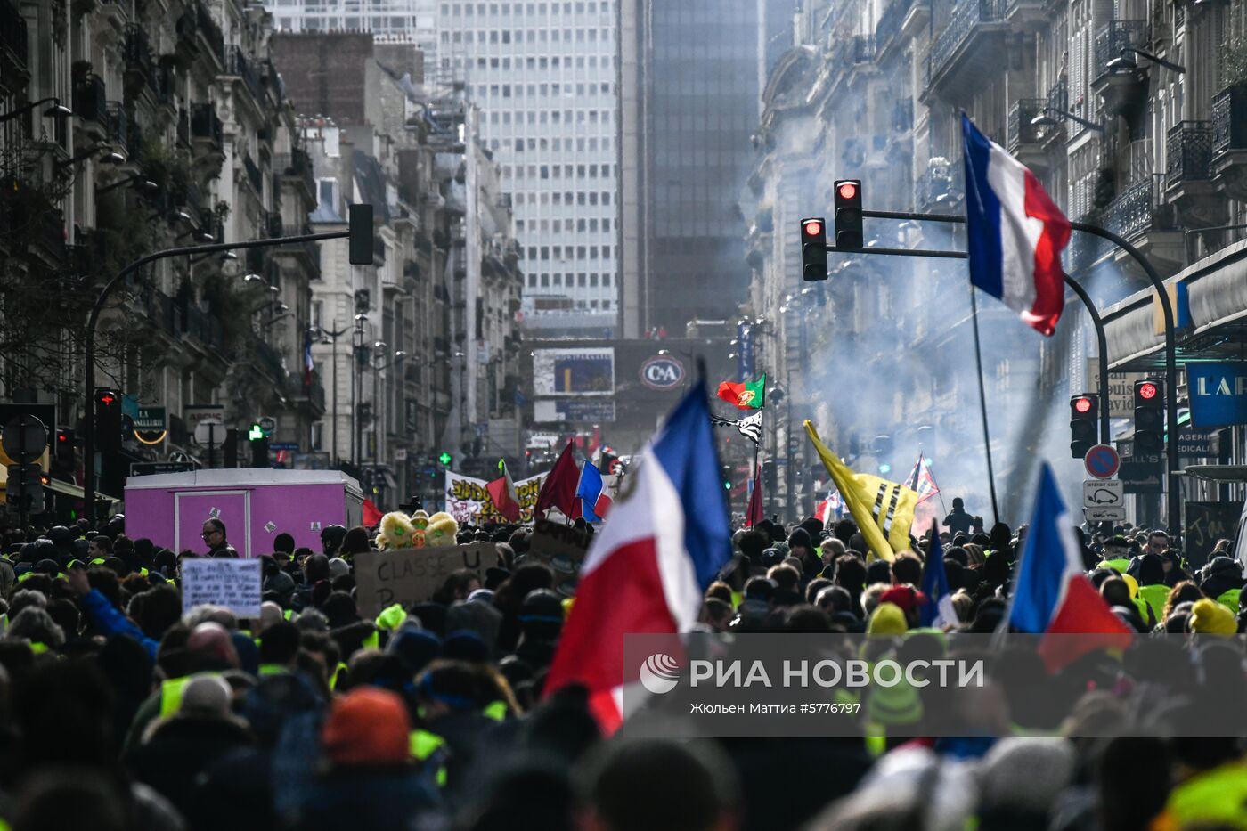 Акция протеста "жёлтых жилетов" во Франции