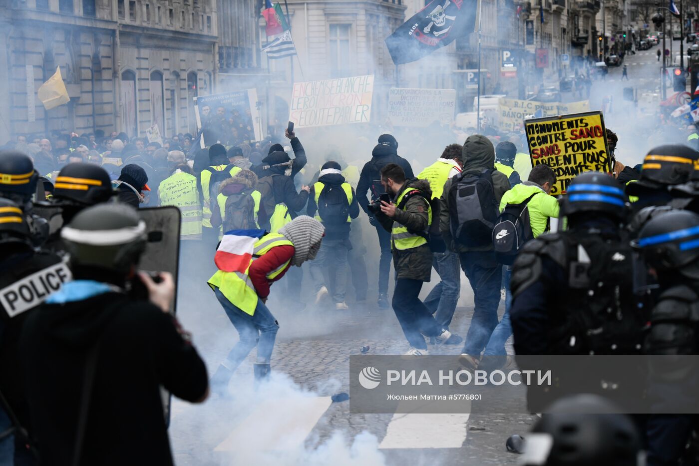 Акция протеста "жёлтых жилетов" во Франции